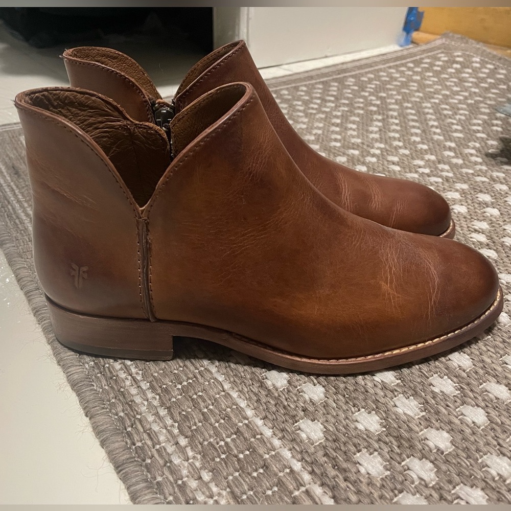 Frye Melissa Shootie (Size 6 - Cognac)